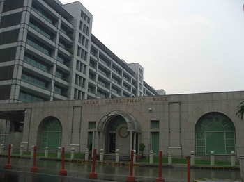 800px-Asian_Development_Bank_headquarters.jpg